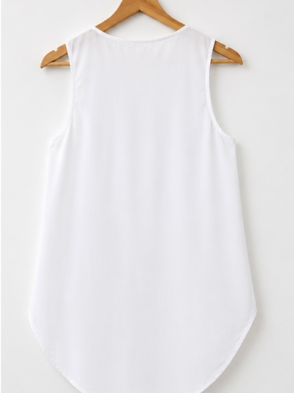 Women’s White Lace Embroidered High-Low Sleeveless Top Blouse - Picture 2 of 3